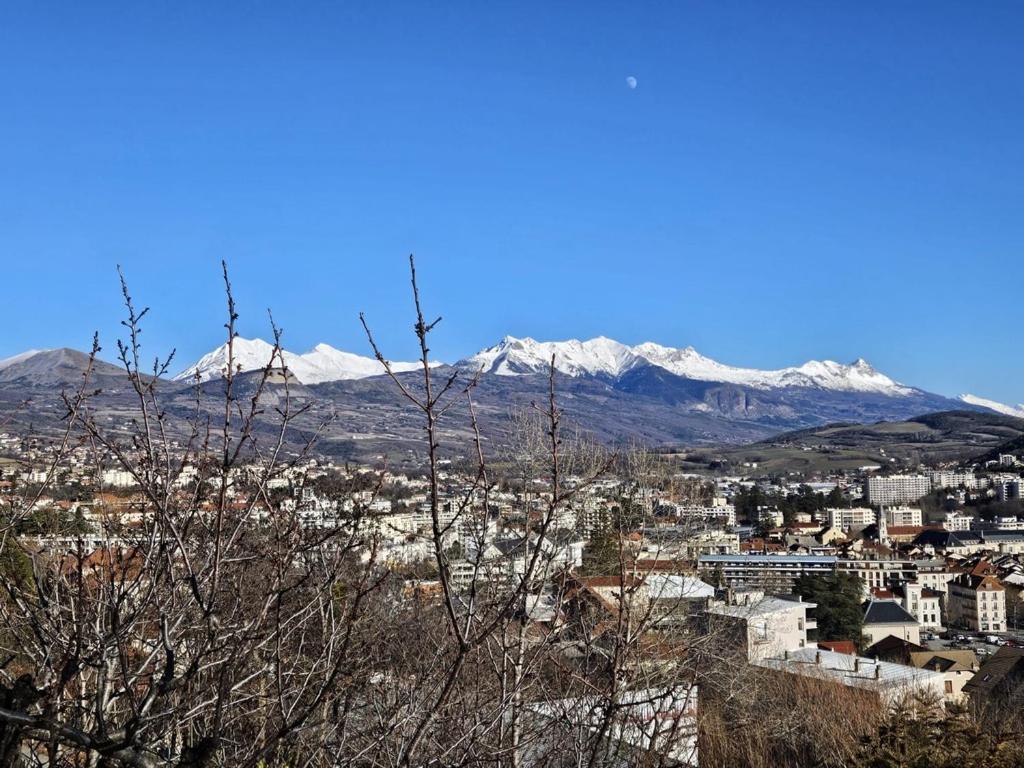 T4 Vue Imprenable Montagnes Et Ville Gap Exteriör bild